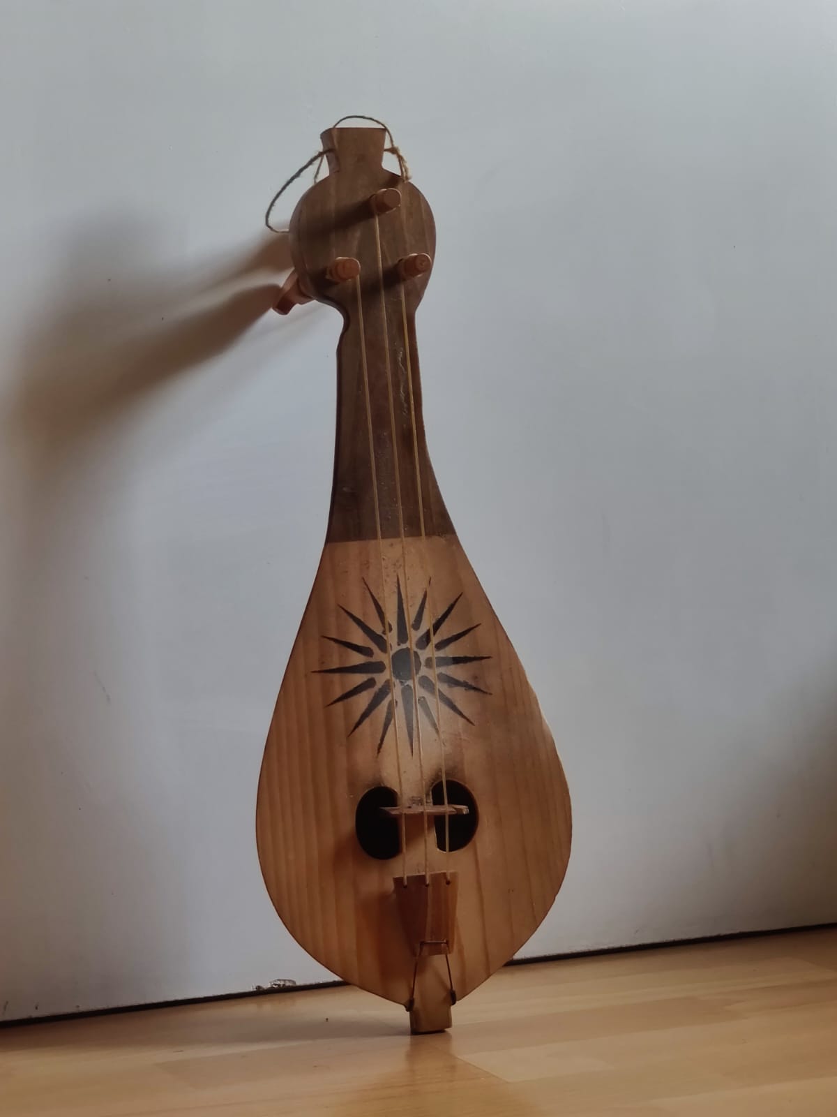 Traditionelle griechische Lira